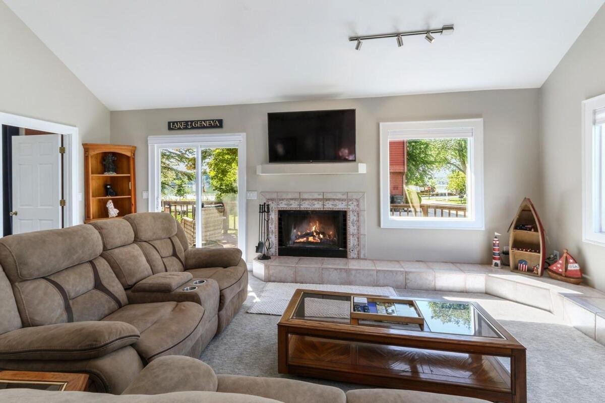 Como Lakeview Loft - Massive Wraparound Deck - Filtered Lake Views - Hot Tub - Fire Pit - Gas Fireplace Лейк-Женева Екстер'єр фото