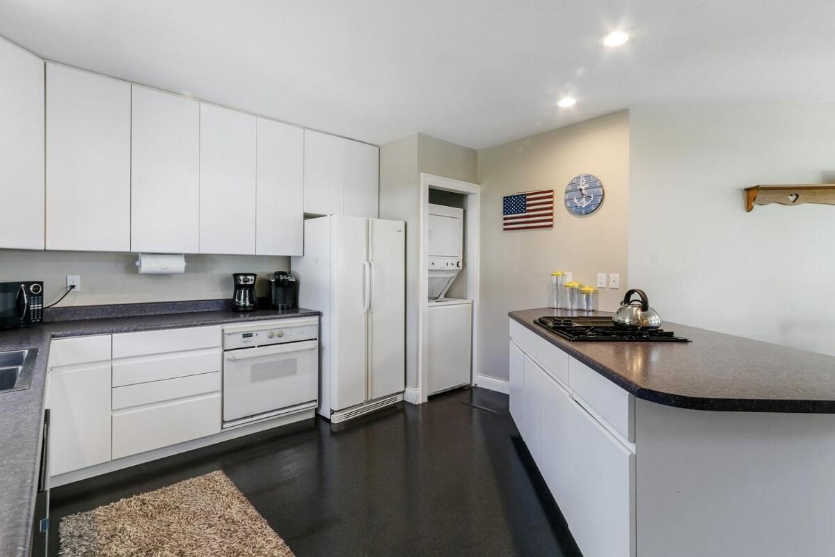 Como Lakeview Loft - Massive Wraparound Deck - Filtered Lake Views - Hot Tub - Fire Pit - Gas Fireplace Лейк-Женева Екстер'єр фото