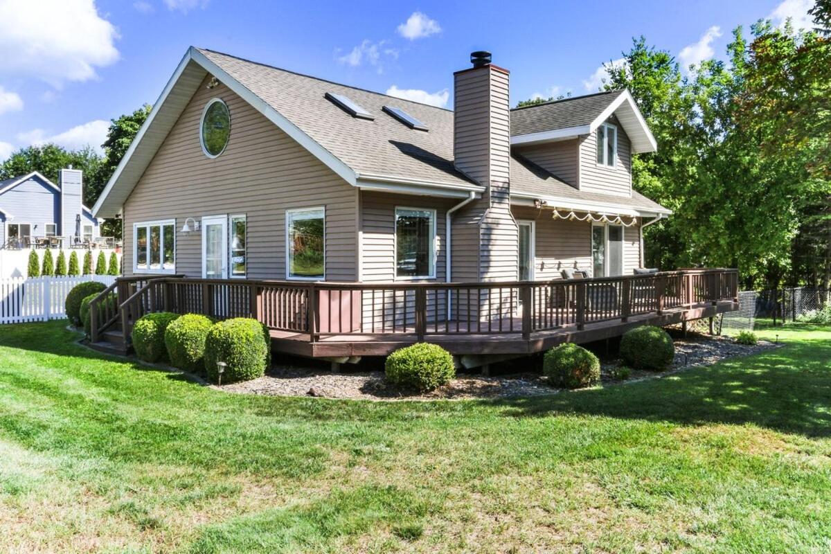 Como Lakeview Loft - Massive Wraparound Deck - Filtered Lake Views - Hot Tub - Fire Pit - Gas Fireplace Лейк-Женева Екстер'єр фото